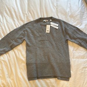 Beautiful cashmere v-neck Vince sweater